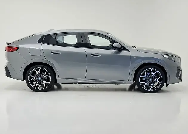 BMW IX2 - Imagem 2