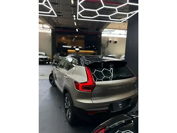 Volvo XC40 Recharge - Imagem 11