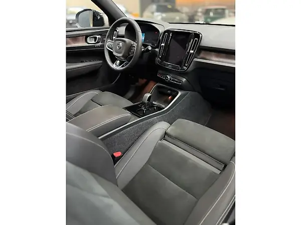 Volvo XC40 Recharge - Imagem 13