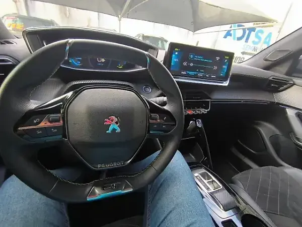 Peugeot E-2008 - Imagem 9