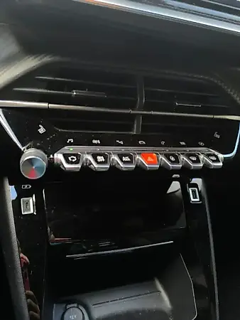 Peugeot E-2008 - Imagem 11