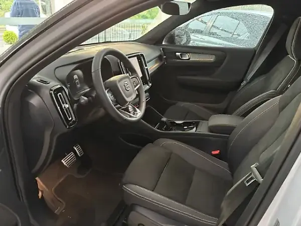 Volvo XC40 Recharge - Imagem 12