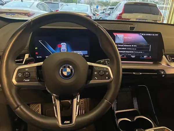 BMW IX1 - Imagem 10