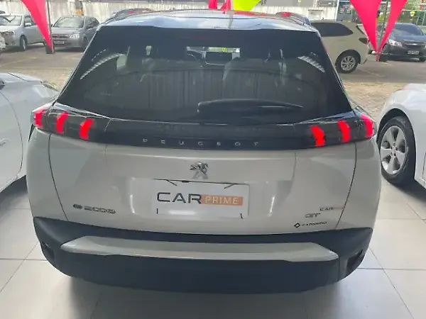 Peugeot E-2008 - Imagem 6