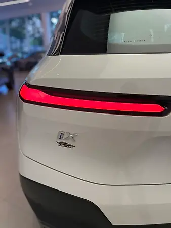 BMW Ix - Imagem 6