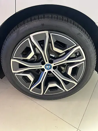 BMW Ix - Imagem 11