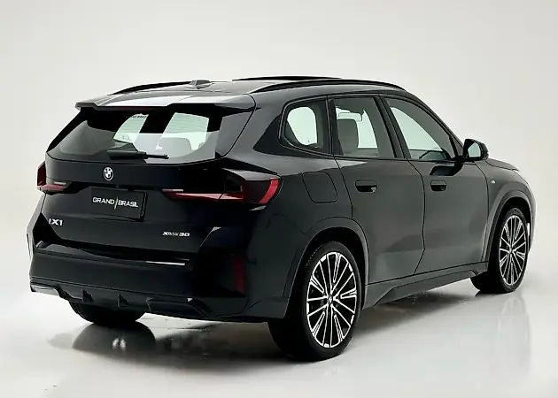 BMW Ix - Imagem 3