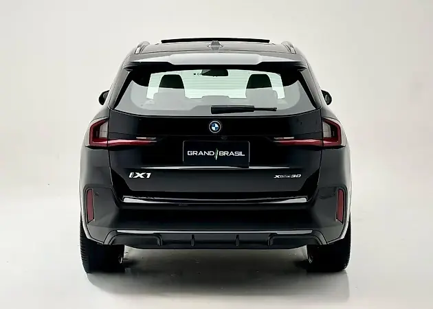 BMW Ix - Imagem 4