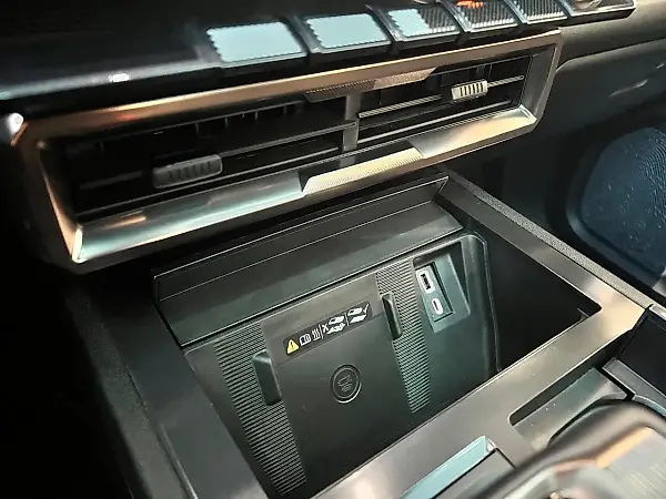 GMC Hummer EV SUV - Imagem 18