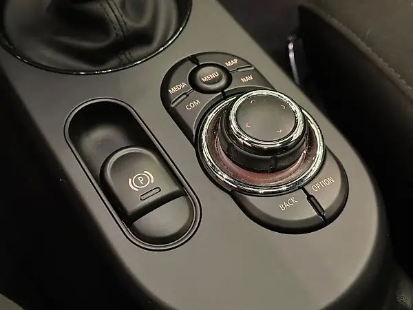 Mini Cooper SE - Imagem 13