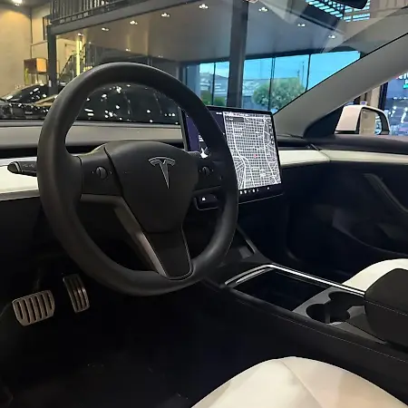 Tesla Model 3 - Imagem 10