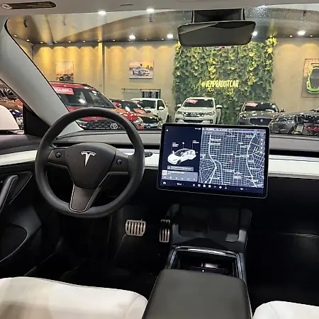 Tesla Model 3 - Imagem 13