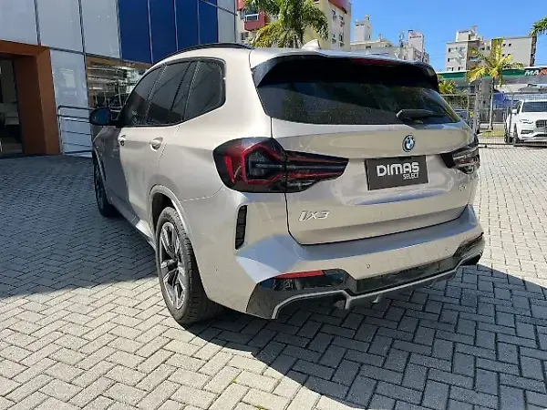 BMW IX3 - Imagem 4