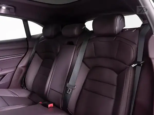 Porsche Taycan - Imagem 14