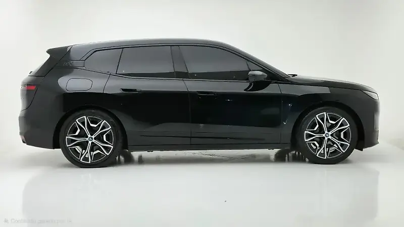 BMW Ix - Imagem 2