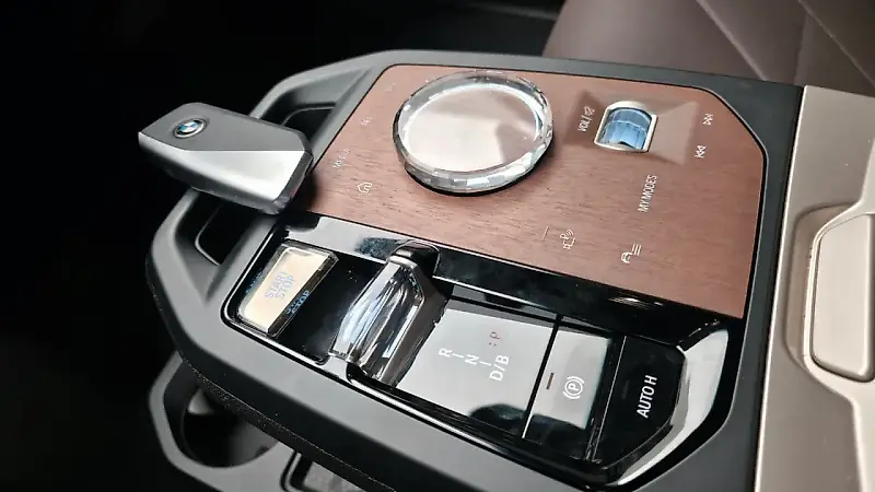 BMW Ix - Imagem 13