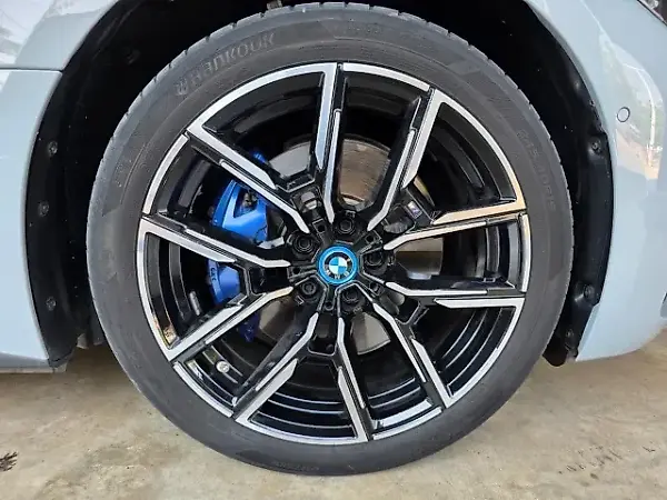 BMW I4 Edrive40 - Imagem 12