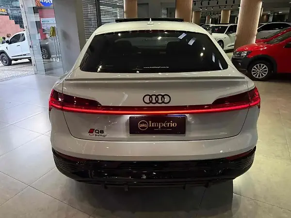 Audi Q8 Sportback E-tron - Imagem 3