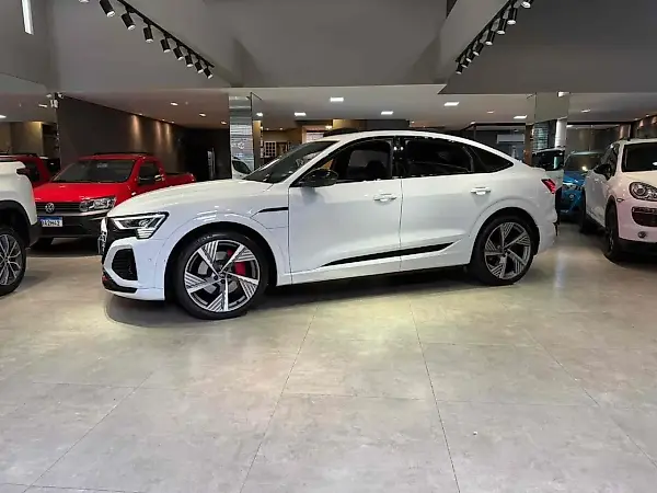 Audi Q8 Sportback E-tron - Imagem 1