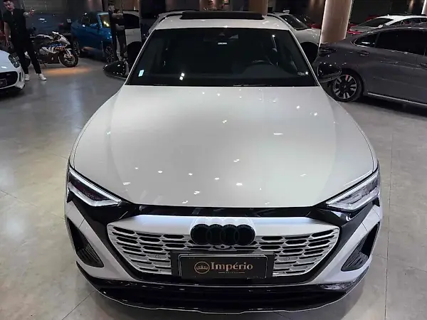 Audi Q8 Sportback E-tron - Imagem 6