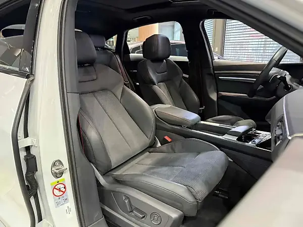 Audi Q8 Sportback E-tron - Imagem 12