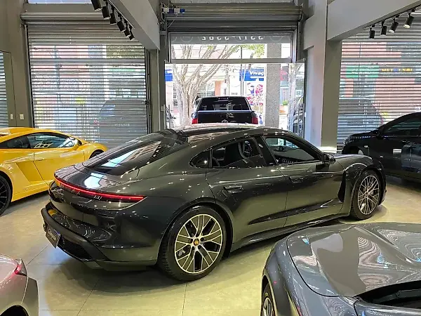Porsche Taycan - Imagem 4