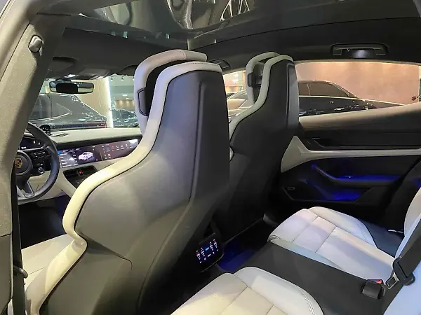 Porsche Taycan - Imagem 15