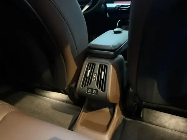 BMW IX1 - Imagem 11