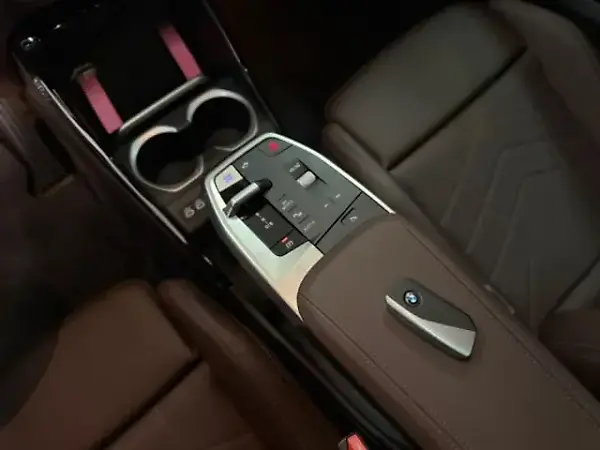 BMW IX1 - Imagem 9