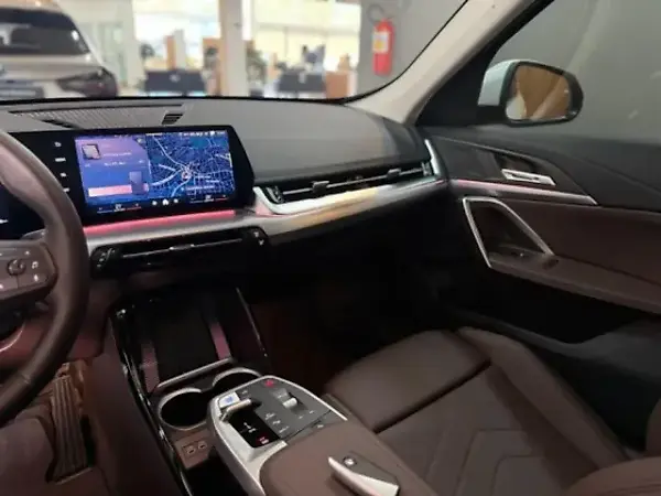 BMW IX1 - Imagem 8