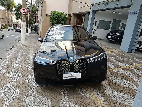 BMW Ix - Imagem 1