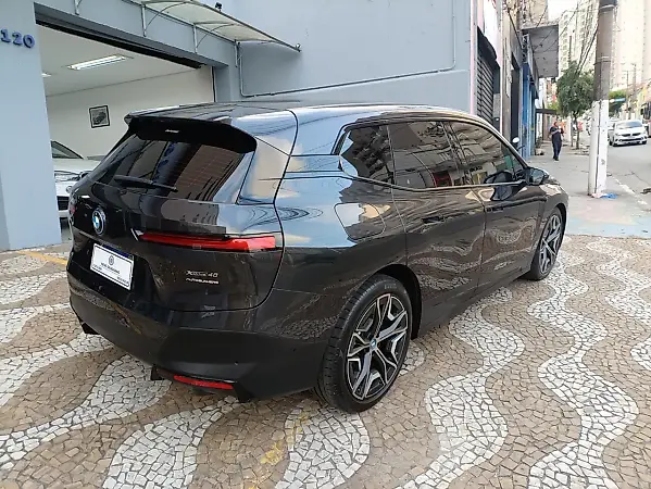 BMW Ix - Imagem 5