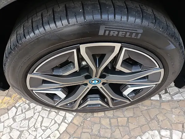 BMW Ix - Imagem 11