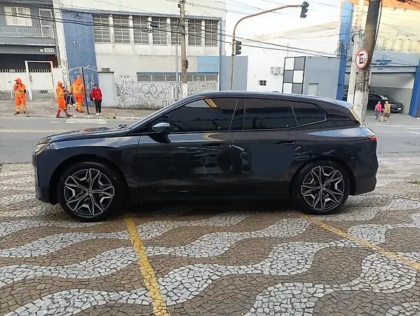 BMW Ix - Imagem 4