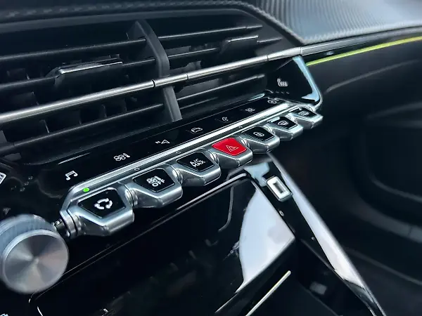 Peugeot E-208 - Imagem 9