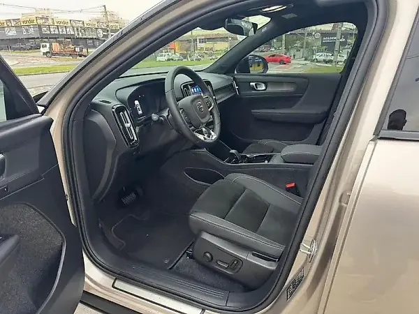 Volvo XC40 Recharge - Imagem 8