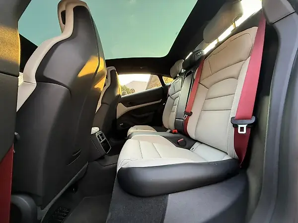 Porsche Taycan - Imagem 13