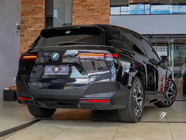 BMW Ix - Imagem 2
