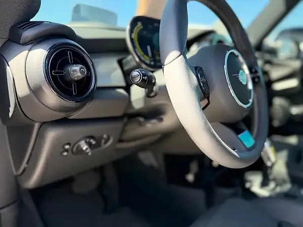 Mini Cooper SE - Imagem 15