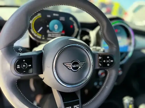 Mini Cooper SE - Imagem 13