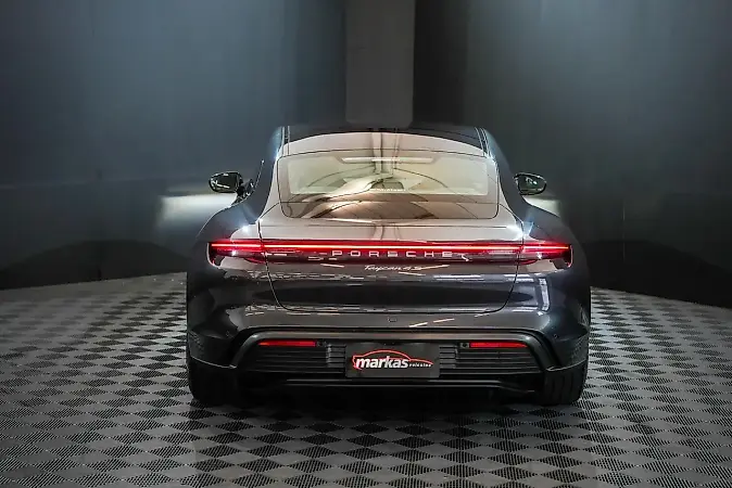 Porsche Taycan - Imagem 6