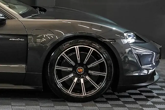 Porsche Taycan - Imagem 4