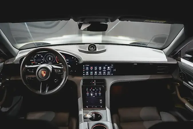 Porsche Taycan - Imagem 11