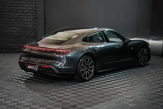 Porsche Taycan - Imagem 5