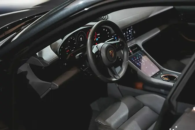 Porsche Taycan - Imagem 12