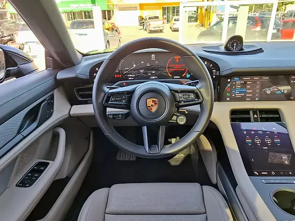 Porsche Taycan - Imagem 11