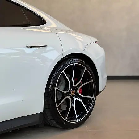 Porsche Taycan - Imagem 3
