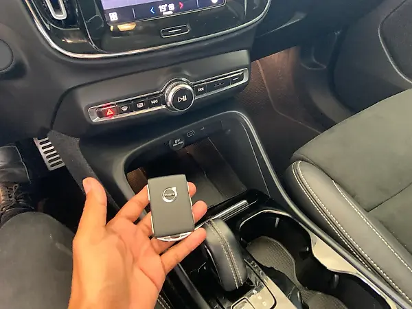 Volvo XC40 Recharge - Imagem 12