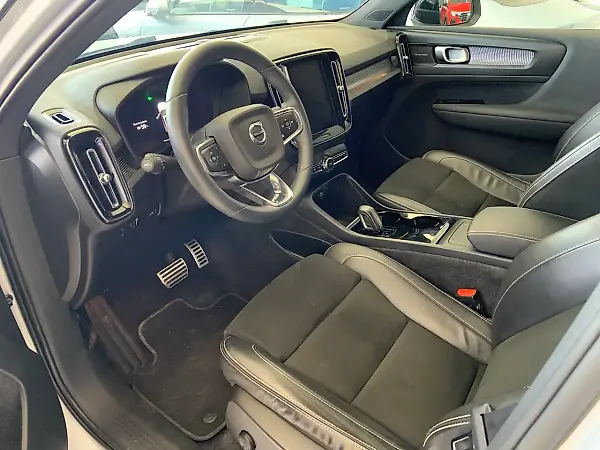 Volvo XC40 Recharge - Imagem 8