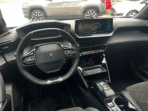 Peugeot E-2008 - Imagem 8